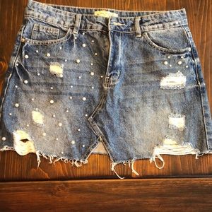 Denim mini skirt with pearls